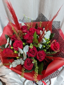 Valentines 12 Red Roses